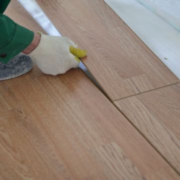 Metamorfoza biura - jakie panele podłogowe wybrali eksperci od elektroniki?